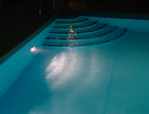 komerční vnitřní IMAGE bazén s folií DLW, barva NG Blue s bordurou, cirkulace Classic, osvětlení 2x LED 54W reflektory, protiproud 74 m3 /hod